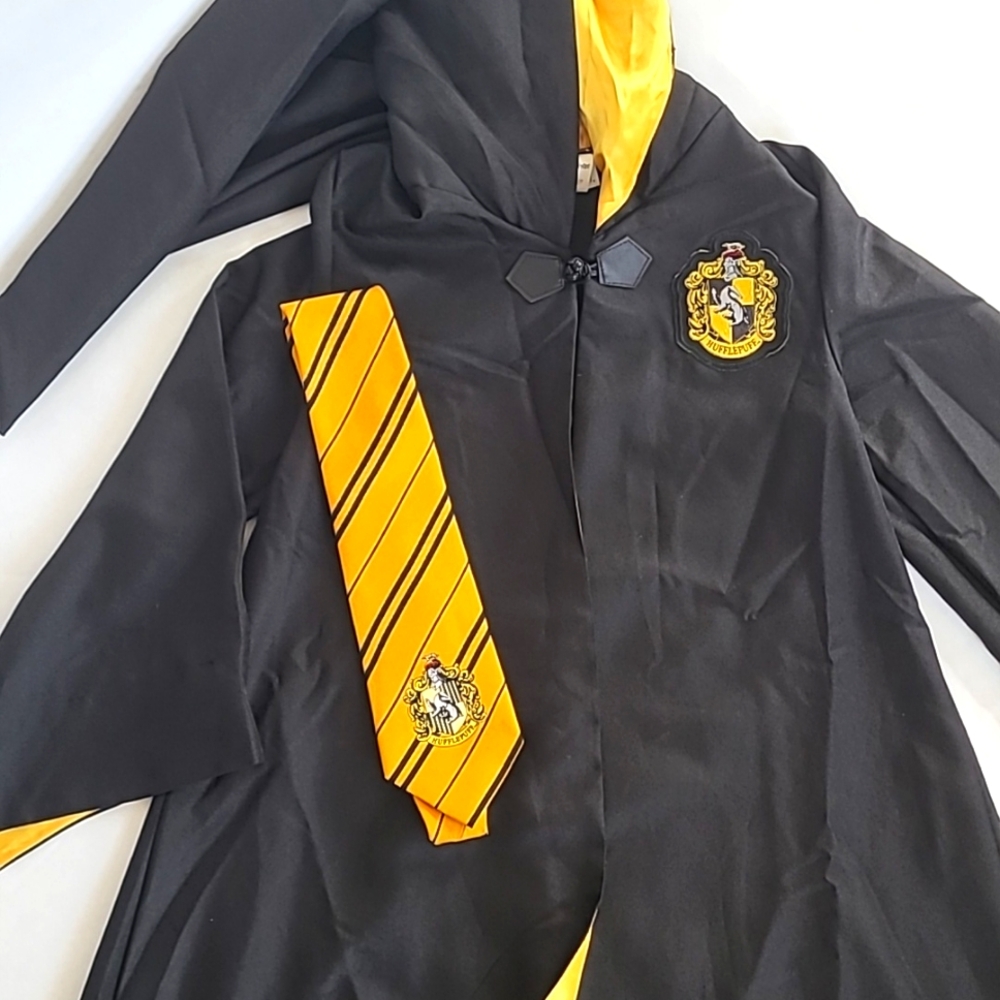 Harry Potter | Hufflepuff Robe & Tie